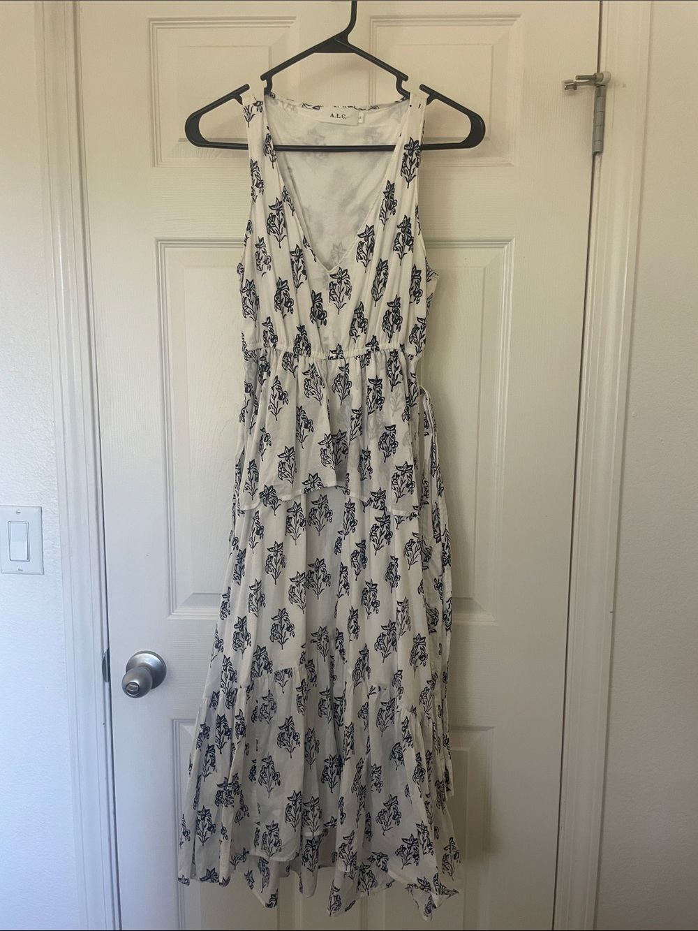 ALC Sleeveless White Maxi Dress with Navy Floral Print size 2